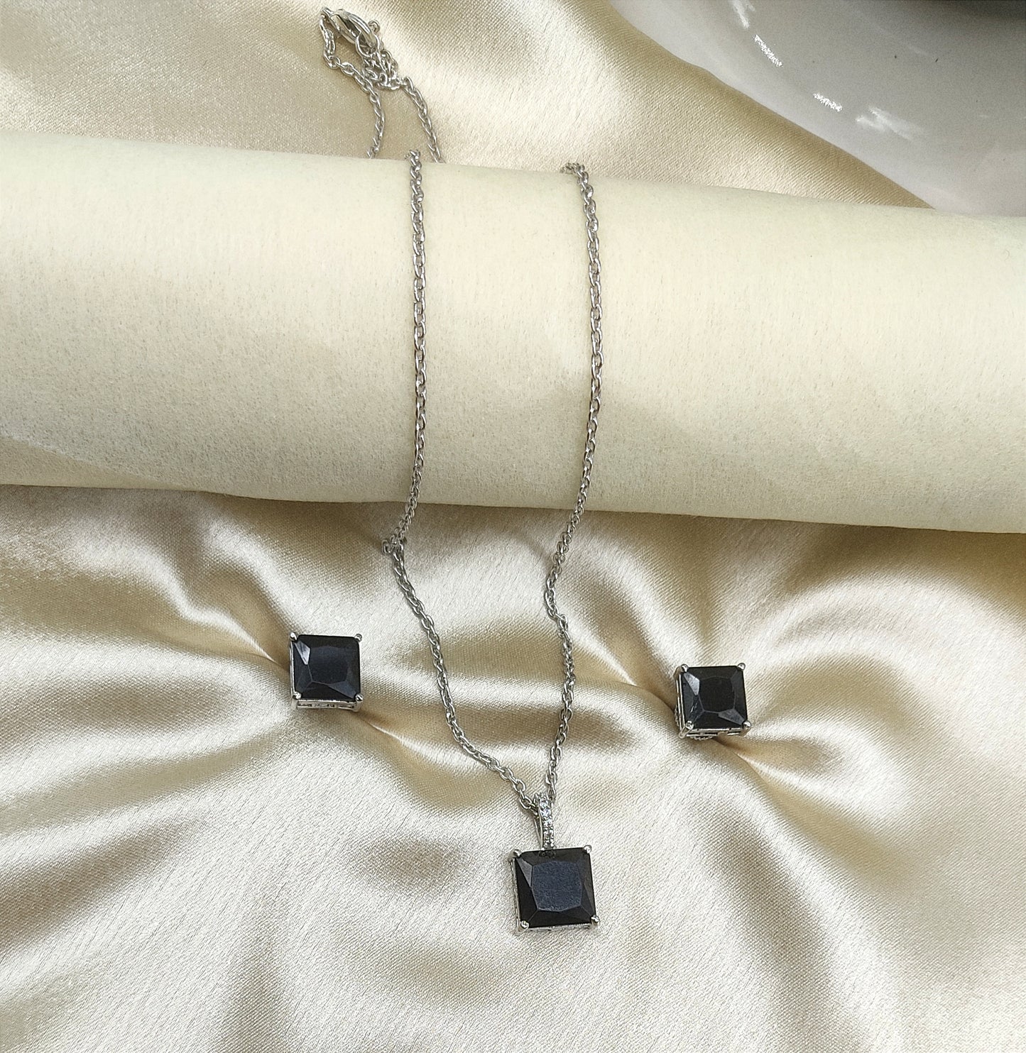 AD Stone Square Necklace