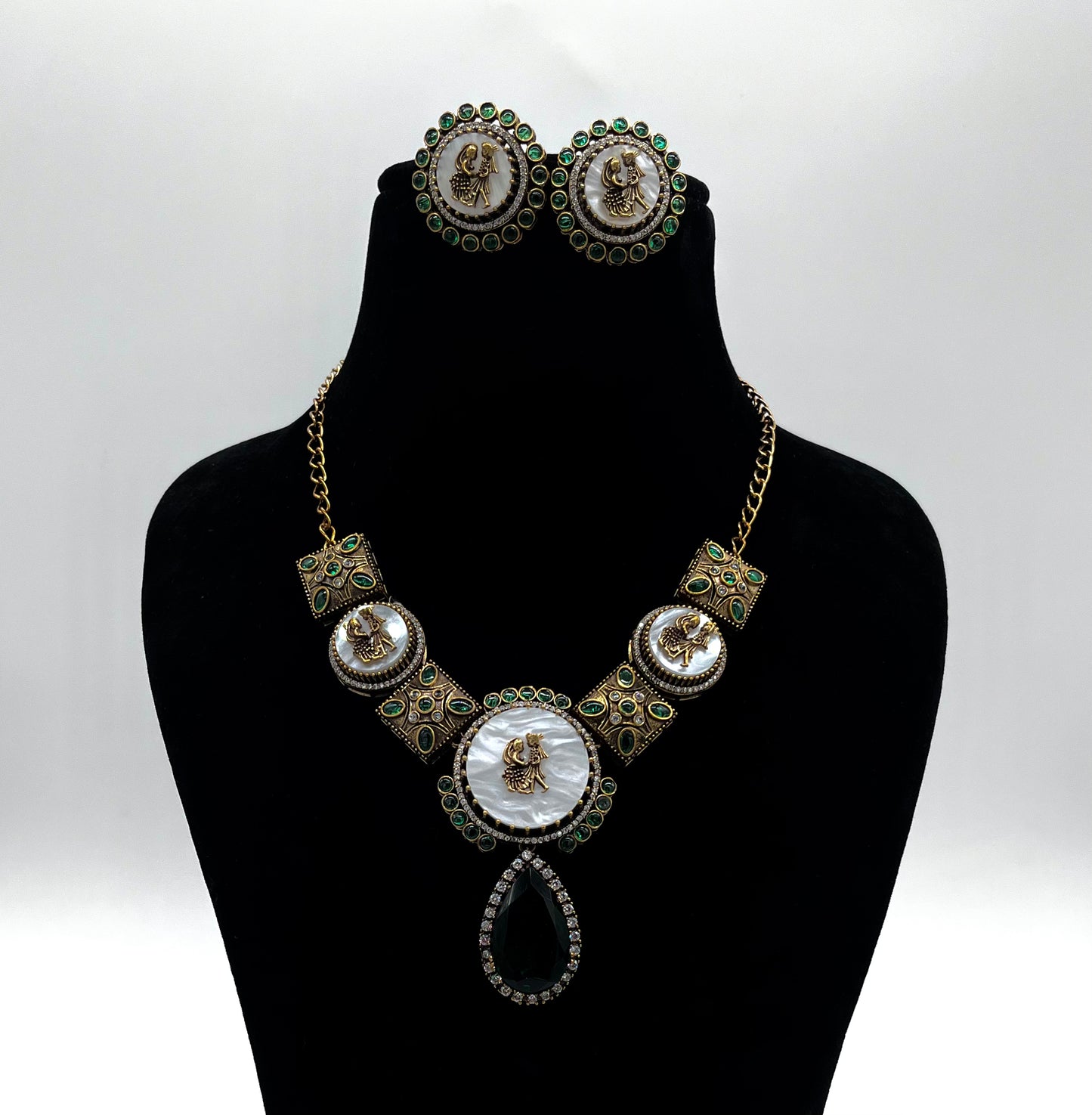 Royal Antique Necklace